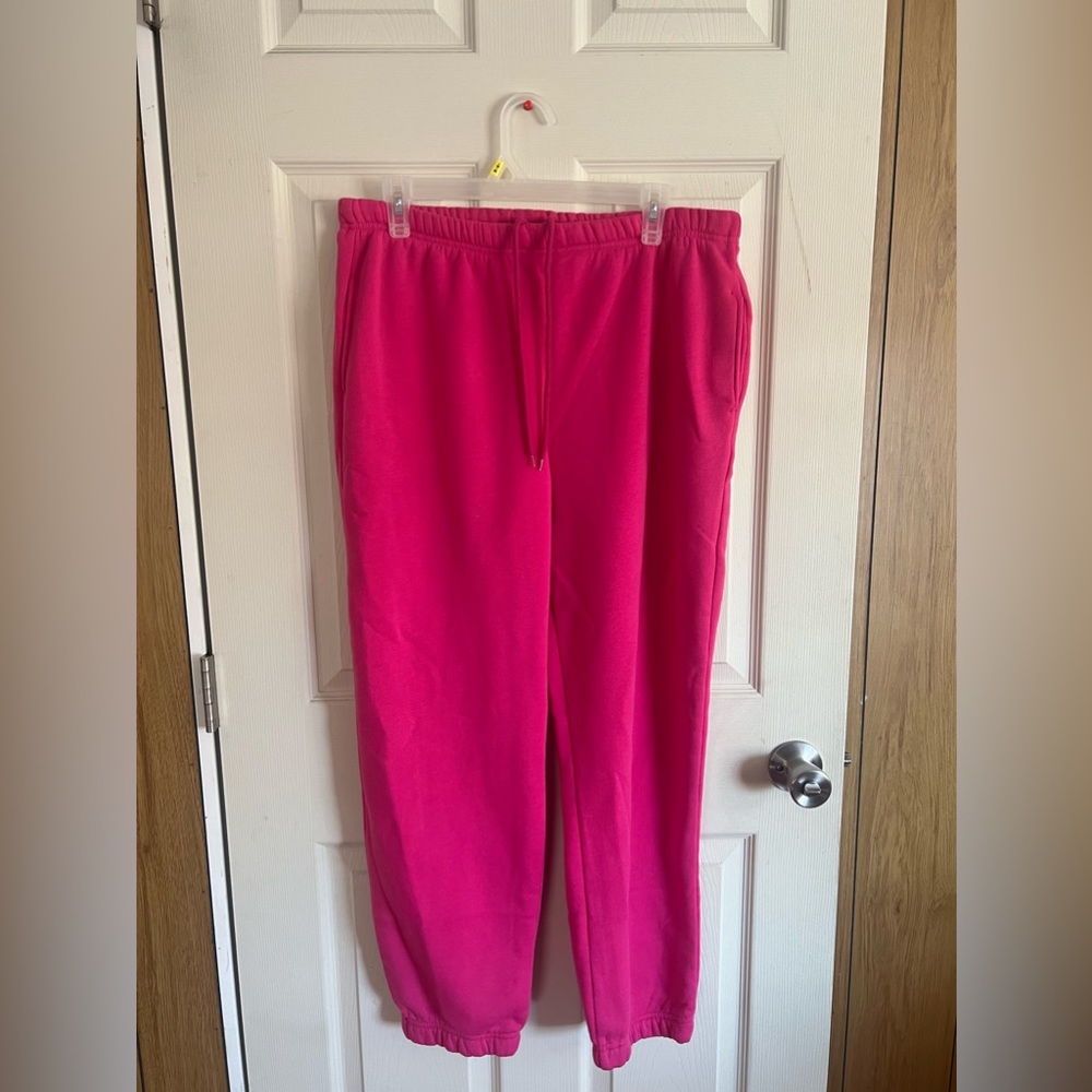 Pink sweatpants 🩷